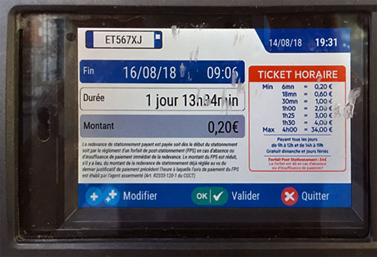 フランスの駐車料金支払い機の画面